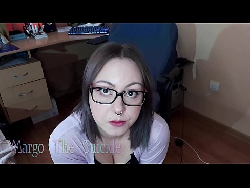 ❤️ Сэксуальная дзяўчына ў акулярах глыбока адсмоктвае фалаімітатар на камеру ❤❌ Чербанне у нас ❌