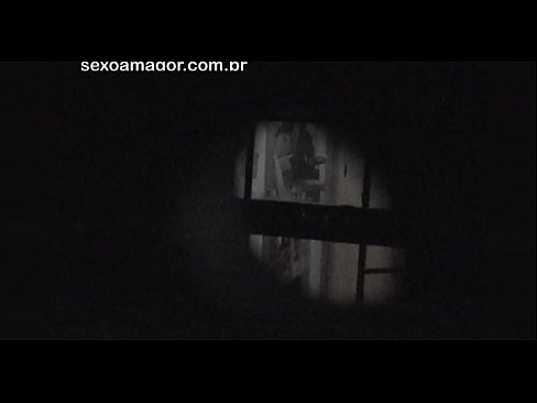 ❤️ Бландзінка таемна здымаецца на відэа з суседскага вуаерыста, схаванага за пустымі цэгламі ❤❌ Чербанне у нас ❌